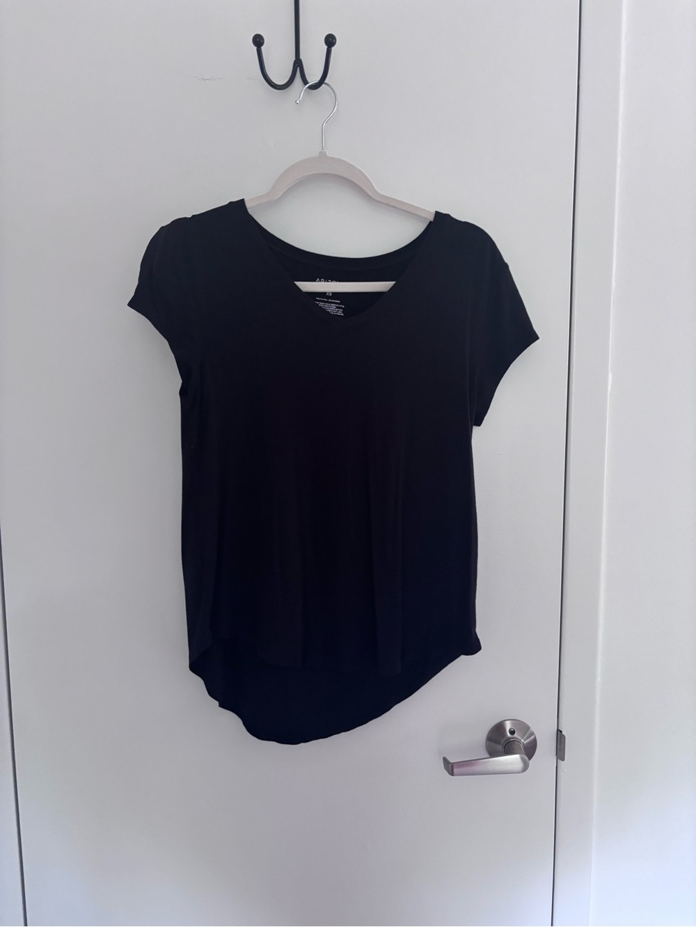 Arizona Jean Company Women's Black V-Neck Tee